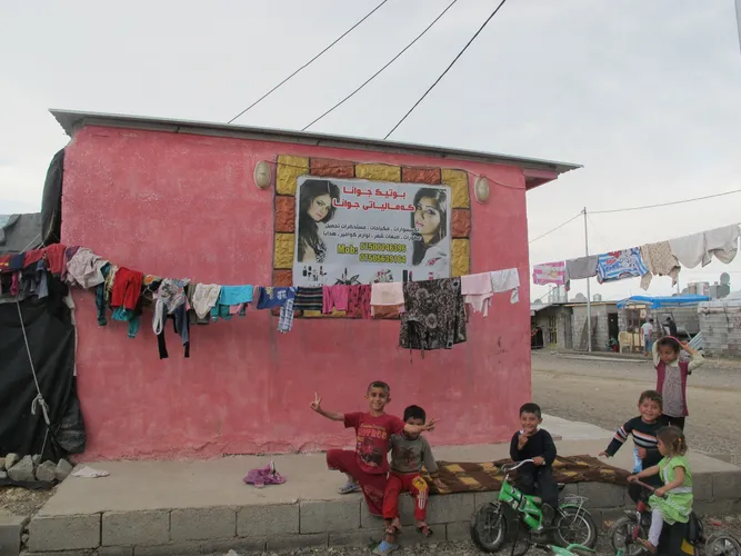 Children playing in front of a women's hair salon Thumbnail