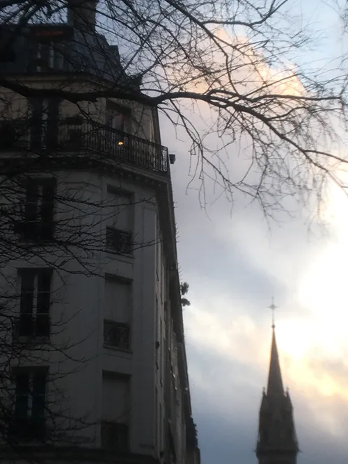 That light, lonely and influent! Thumbnail